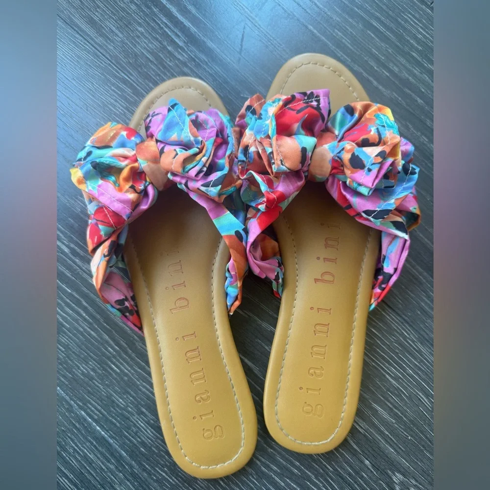 Gianna Bini floral silk bow sandals: Size 10 - Picture 3 of 4